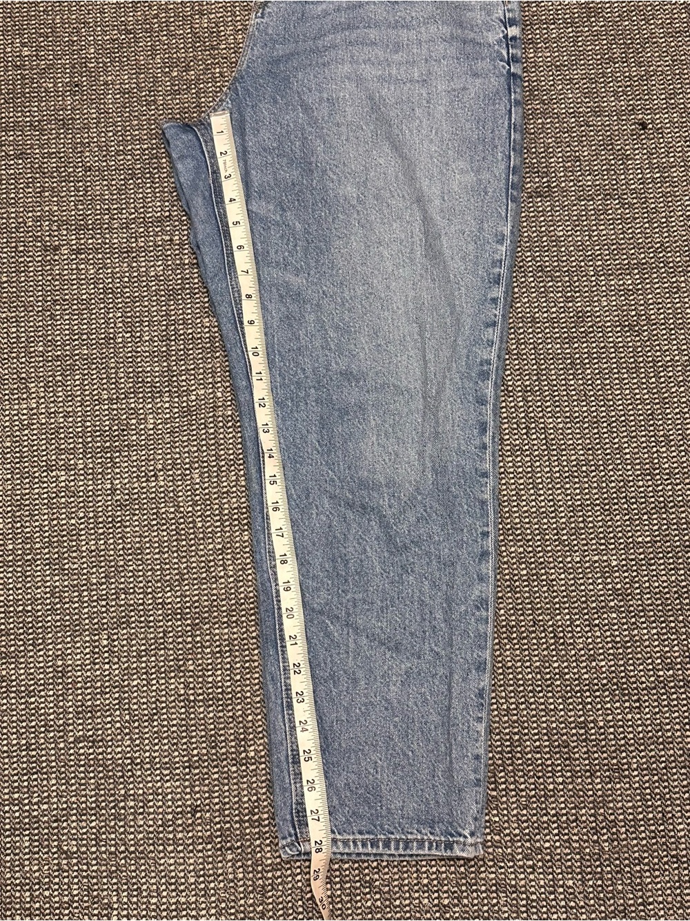 American Eagle Light Wash High-Rise Mom Jeans - Picture 4 of 7